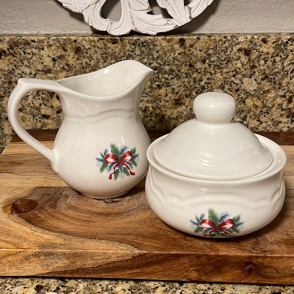 Pfaltzgraff Holiday Creamer‎ and Sugar Set